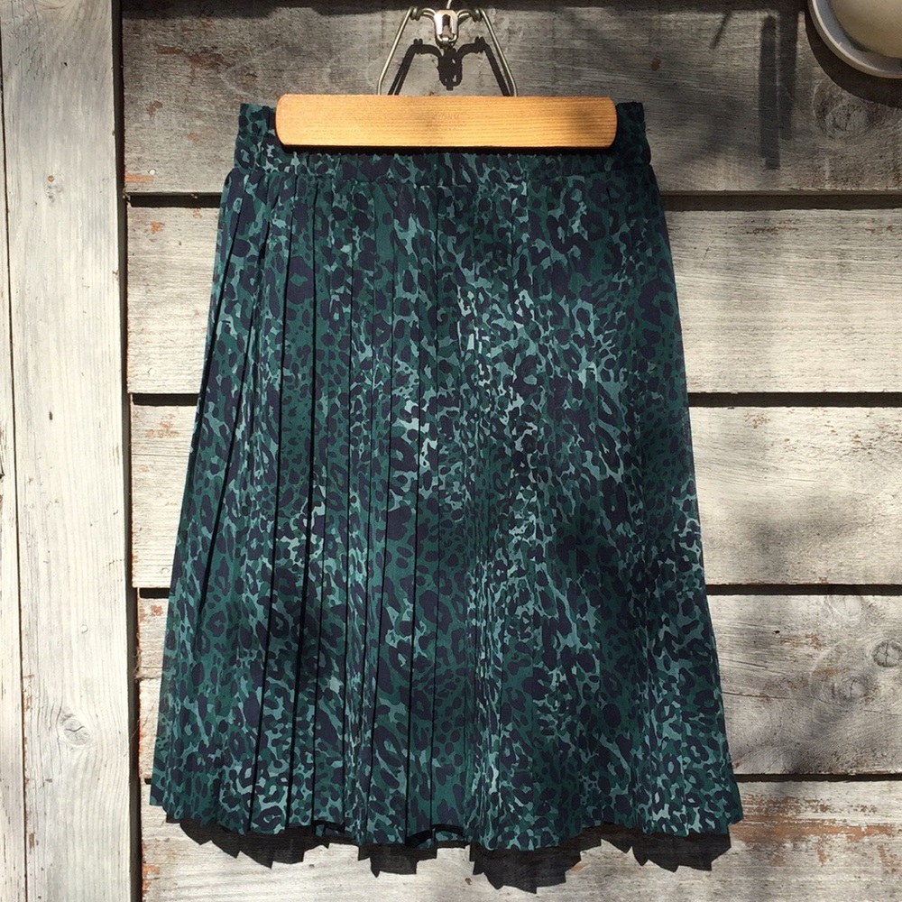NWOT Banana Republic Pleated Cheetah Skirt Teal 0